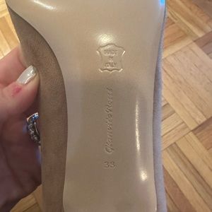 NWT Gianvito Rossi Size 38 kitten heel nude suede heels